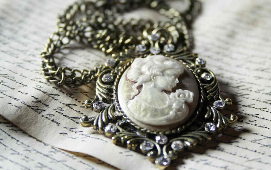 antique dealer